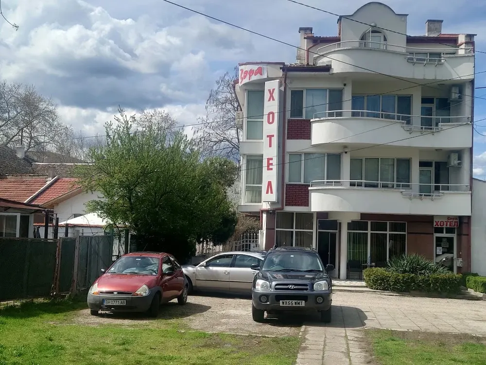 Хотел “Зора”