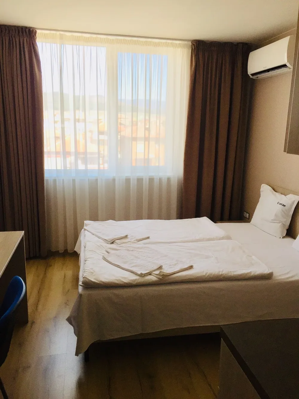 Хотел Court Inn